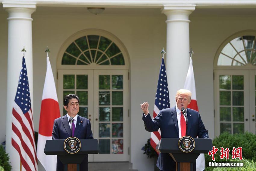 米トランプ大統(tǒng)領(lǐng)、ホワイトハウスで安倍首相と會談