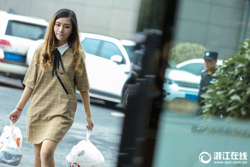 4キロのチャーハン平らげ、食べる量が「ちょっと」多いだけと語る美女