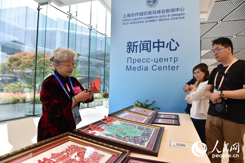 無(wú)形文化遺産が青島サミットのメディアセンターに現(xiàn)る