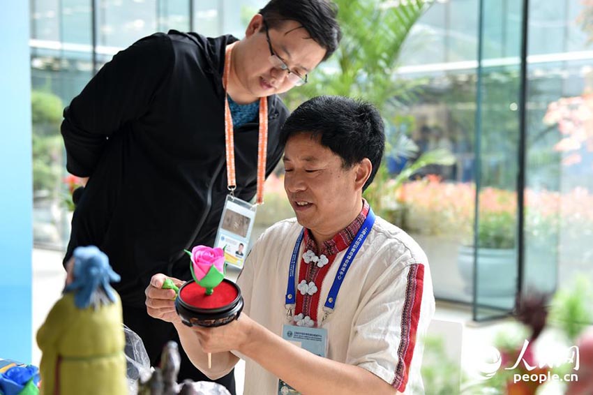 無(wú)形文化遺産が青島サミットのメディアセンターに現(xiàn)る