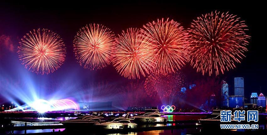 青島で花火のアートパフォーマンス　SCOサミット開催で