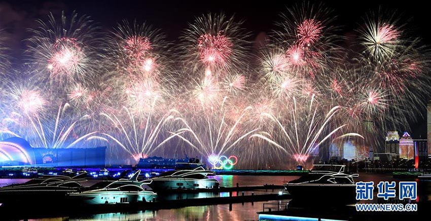 青島で花火のアートパフォーマンス　SCOサミット開(kāi)催で