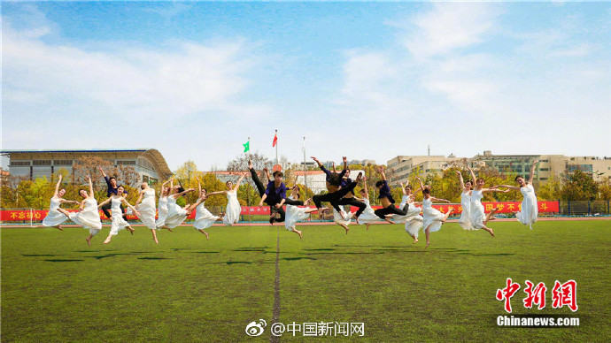 三峽大學の卒業(yè)生が撮影した卒業(yè)寫真がエレガントと話題