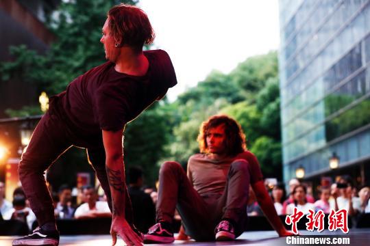 エキサイティングなダンスを目の前で！上海でストリートダンスバトル