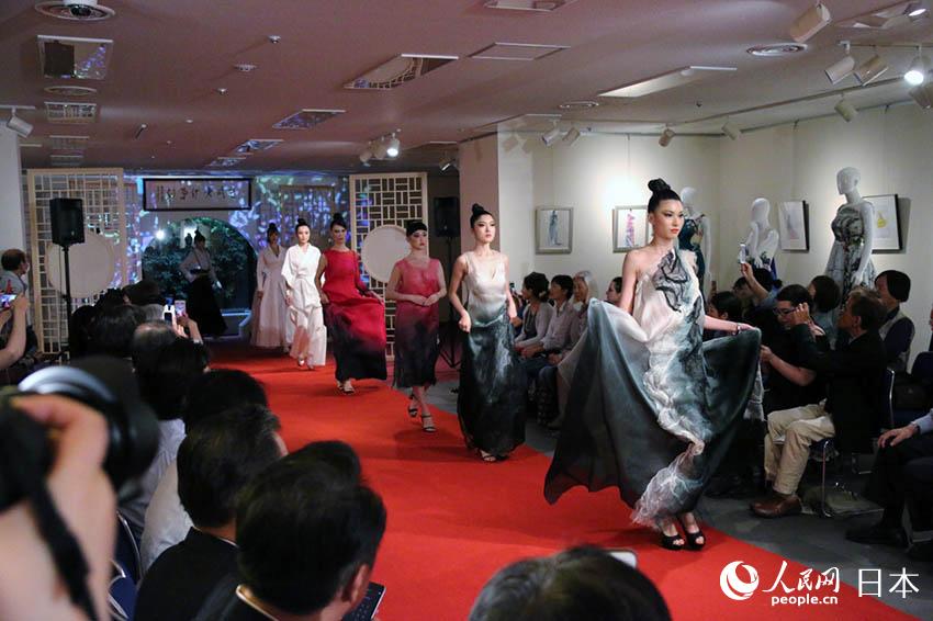 「シルクロード映像?中國ファッションアート精品展」開幕式が東京で開催