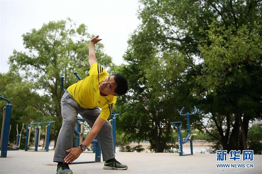 100回目のマラソン完走を成し遂げた70代の中國人男性