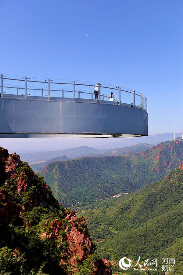 世界最長(zhǎng)となる空中ガラス回廊が河南省鄭州市の伏羲山に完成