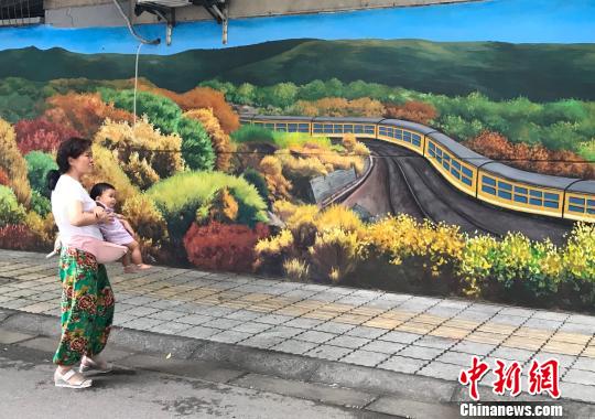 成都市玉林四巷の壁に描かれたアート作品がネットで話題に