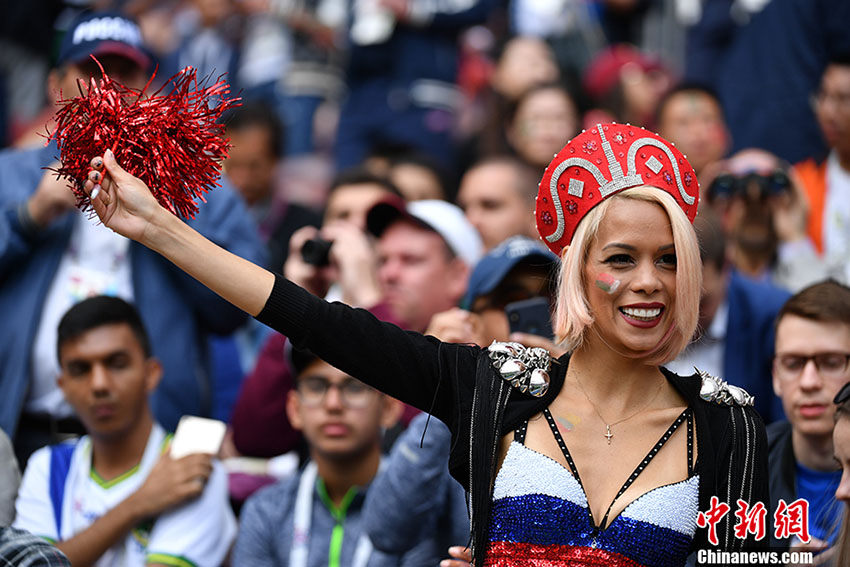 W杯開幕戦スタート　熱狂するサッカーサポーター