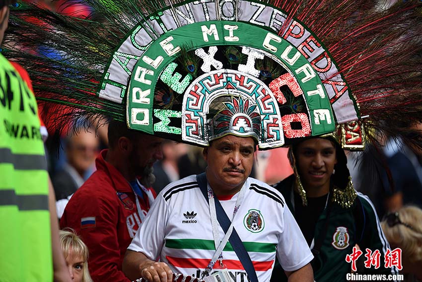 W杯開幕戦スタート　熱狂するサッカーサポーター