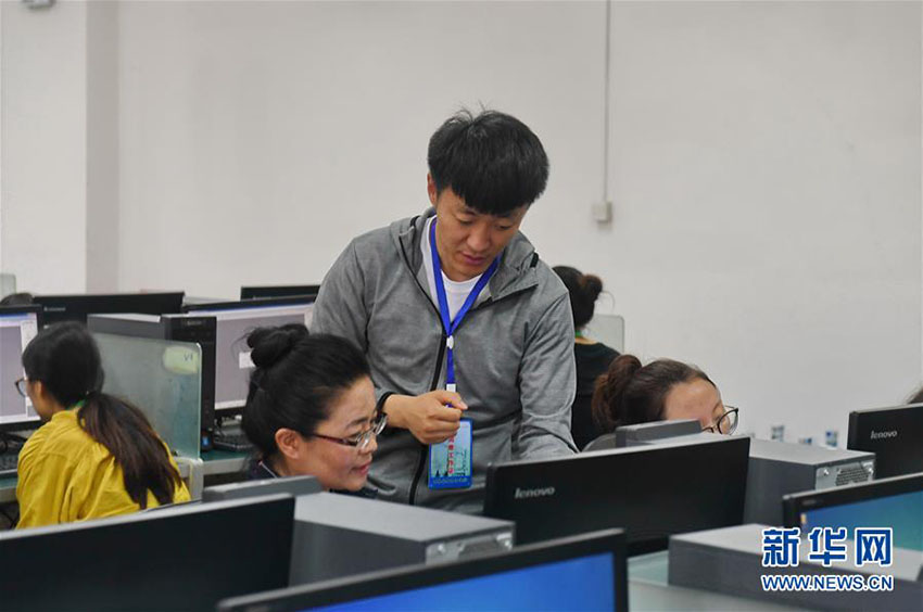 吉林省高考採點作業(yè)をメディアに公開　採點官1千人が15萬人分の答案採點