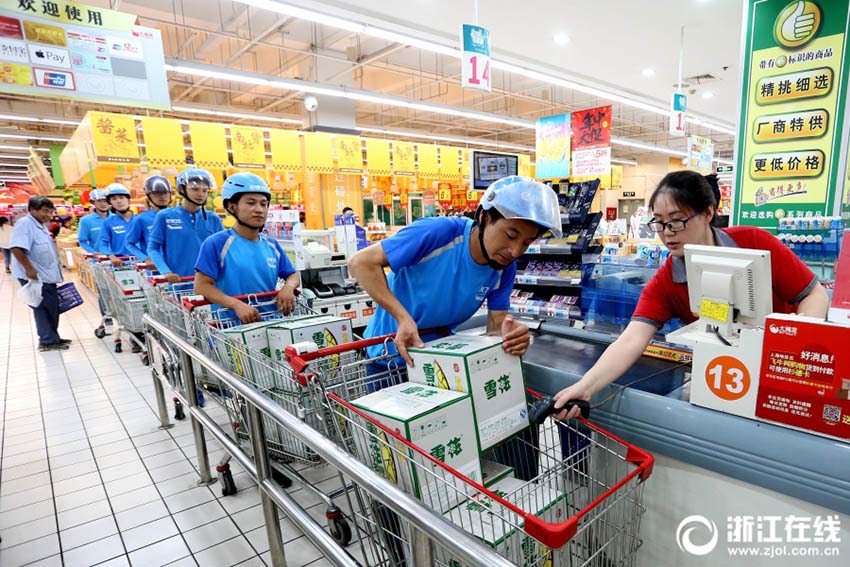 上海、W杯観戦でビール300本の注文入る　デリバリー配達(dá)員6人が出動(dòng)