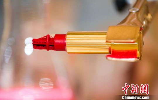 香港地區(qū)の口紅アーティスト、重慶で初の口紅アート展