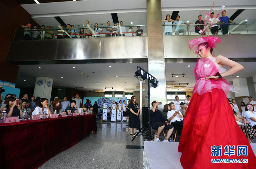 卒業(yè)生のリクルート兼ねたメイクアップ?スタイリングコンテスト　天津