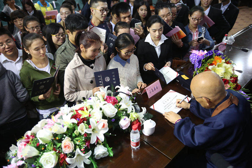 新疆を第二の故郷とし、改革開(kāi)放以降の発展を見(jiàn)てきた僧侶?小島康譽(yù)氏