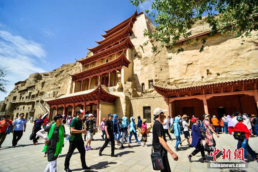 端午節(jié)連休、敦煌で観光のピークを迎える　甘粛省