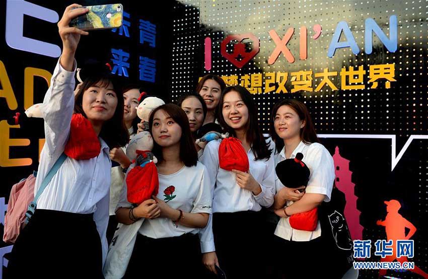 西安市で「2018年度西安大學(xué)生卒業(yè)盛典」開(kāi)催　陝西省