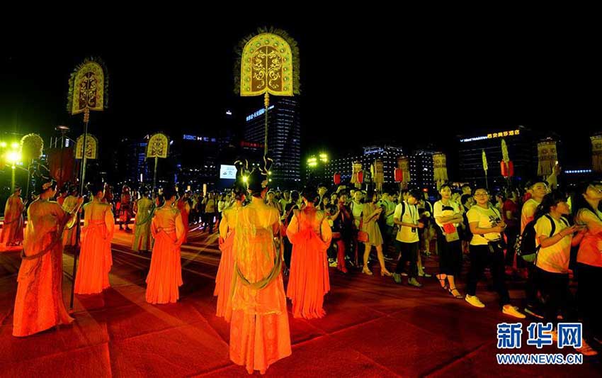 西安市で「2018年度西安大學(xué)生卒業(yè)盛典」開催　陝西省