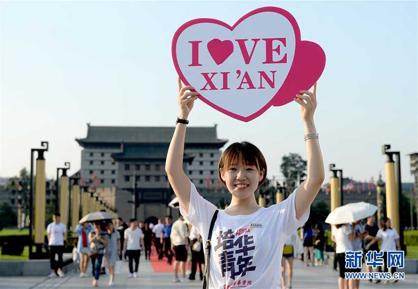 西安市で「2018年度西安大學生卒業(yè)盛典」開催　陝西省