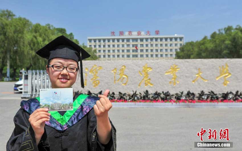 卒業(yè)生に人気沸騰！母校のキャンパス描いた絵ハガキセット　遼寧省