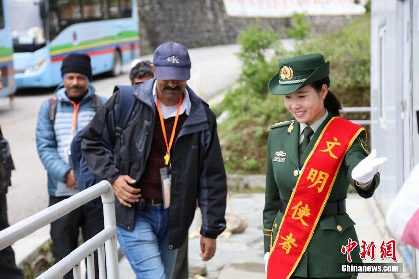 西蔵のナトゥ?ラ峠越え、今年初のインドの參拝客が入國(guó)