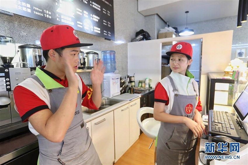 聾唖者の就職をサポート　貴陽市の「サイレントドリンク」店