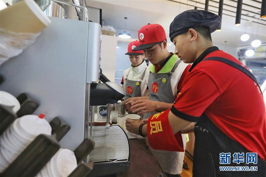 聾唖者の就職をサポート　貴陽市の「サイレントドリンク」店