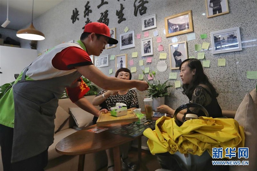 聾唖者の就職をサポート　貴陽(yáng)市の「サイレントドリンク」店