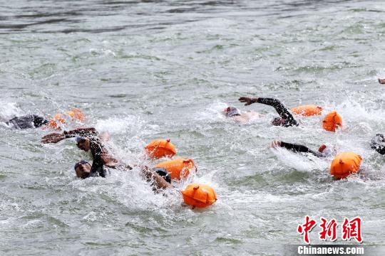 國內(nèi)外の選手たちが限界に挑戦！黃河渡河極限チャレンジ大會決勝戦