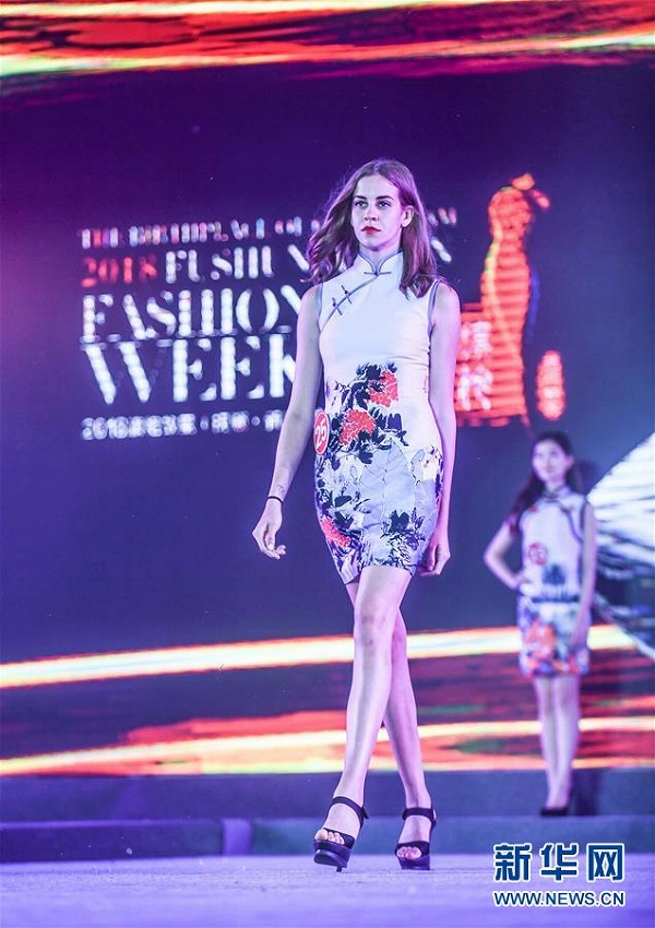 第1回國際チャイナドレスモデルコンテスト開催　遼寧省