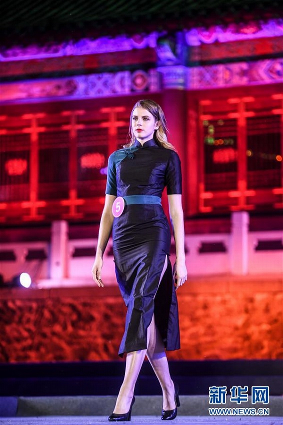 第1回國(guó)際チャイナドレスモデルコンテスト開(kāi)催　遼寧省