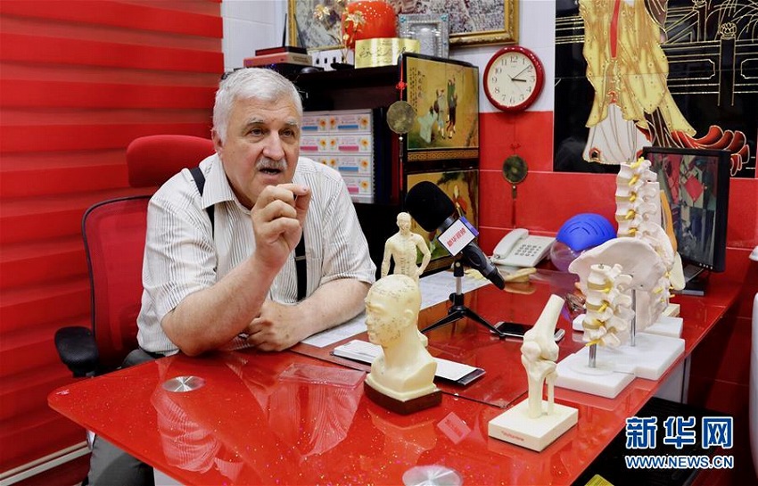 中國で中醫(yī)學を?qū)Wんだイラク人鍼灸師、母國で中醫(yī)學クリニックを開業(yè)