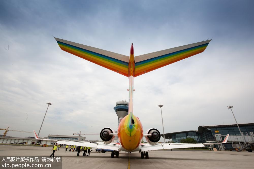 中國製リージョナルジェットARJ21が揚(yáng)州に到著