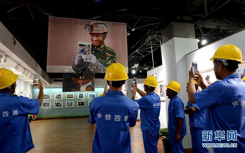 農(nóng)村からの出稼ぎ労働者をテーマとした寫真展　西安市