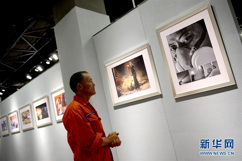 農(nóng)村からの出稼ぎ労働者をテーマとした寫真展　西安市