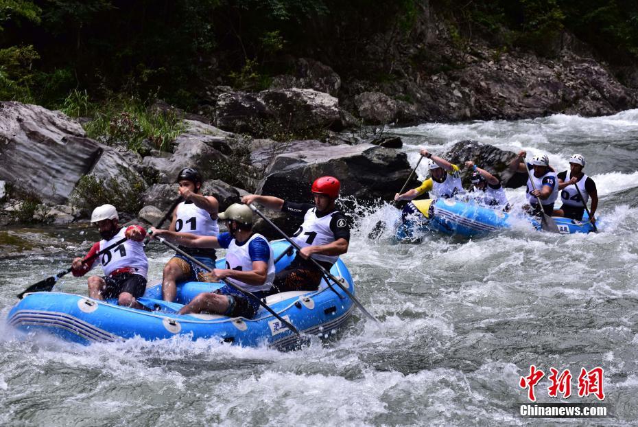 世界一競(jìng)うスピードとスリルの爭(zhēng)い　桂林市で國(guó)際ラフティング大會(huì)開(kāi)催