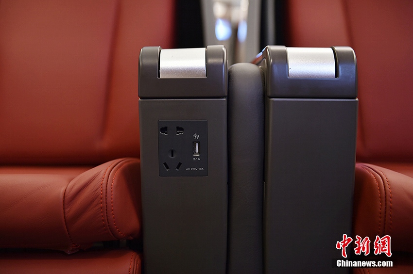 快適な設(shè)備を搭載した16両編成の「復(fù)興號」が登場