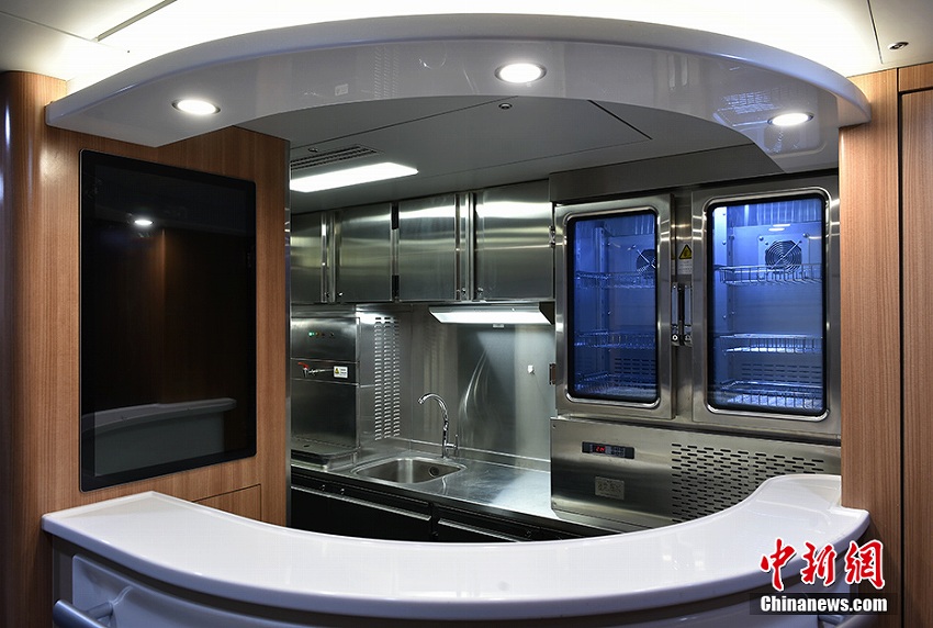 快適な設備を搭載した16両編成の「復興號」が登場