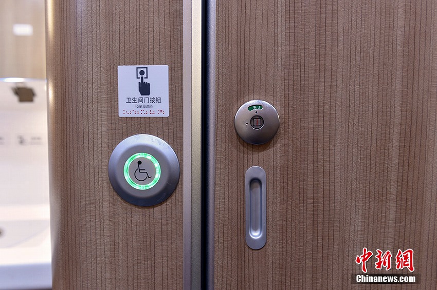 快適な設(shè)備を搭載した16両編成の「復(fù)興號」が登場