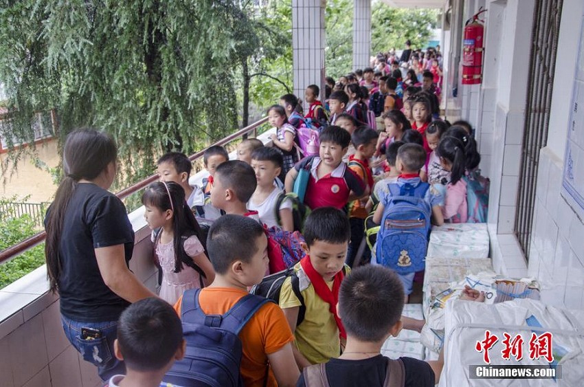 四川省仁壽県の小學校が浸水被害に　教師と生徒計1093人全員が無事救出