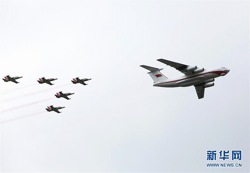 ベラルーシで獨(dú)立記念日の軍事パレード　中國(guó)人民解放軍も初參加