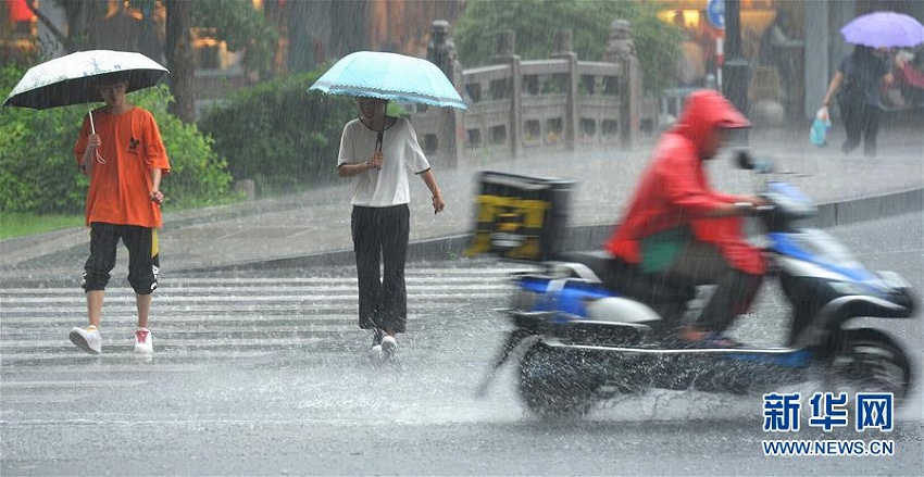 中國各地で暴風(fēng)雨　中央気象臺(tái)が暴風(fēng)雨黃色警報(bào)発令