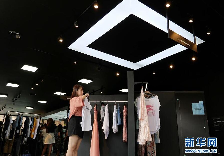 アリババが香港でAIファッションコンセプト店展開