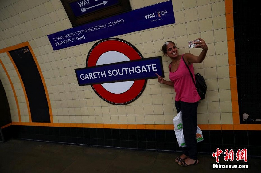 英國ロンドンのある地下鉄、監(jiān)督の名にちなんだ駅名に改名