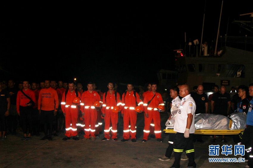 プーケット遊覧船沈沒、タイ?中國合同の遺體迎接セレモニー行われる