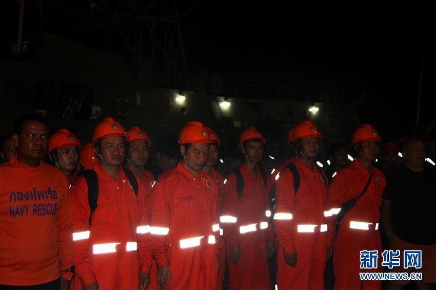 プーケット遊覧船沈沒、タイ?中國合同の遺體迎接セレモニー行われる