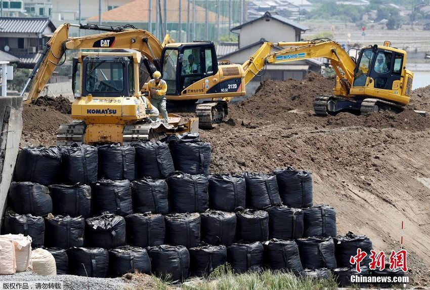 西日本豪雨被災(zāi)地で猛暑、復(fù)興作業(yè)の妨げに