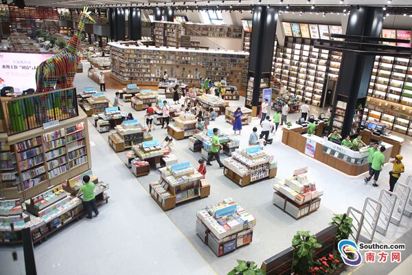 面積が全國一の無人書店、深センで開店