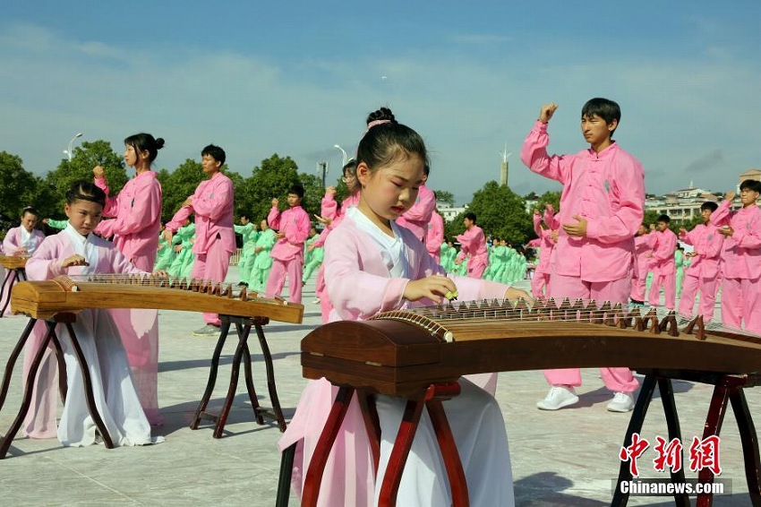 江西省広昌県で1680人の愛(ài)好家たちが太極拳の魅力を披露