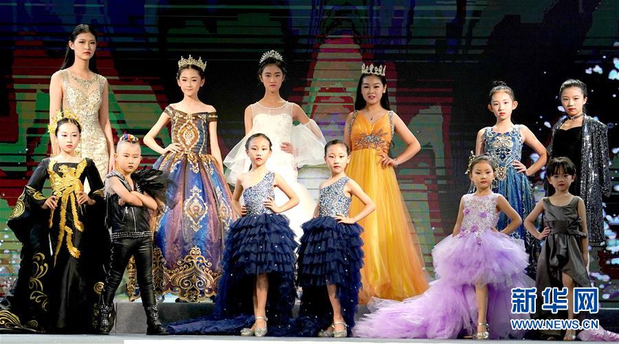 中國(guó)キッズモデルコンテストが青島で開(kāi)催